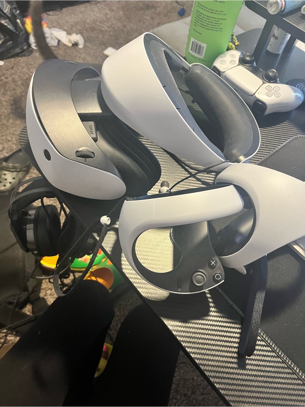 Wireless VR Headset with Dual Controllers - Black & White
